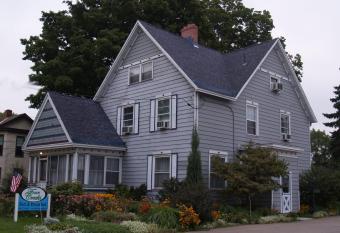Four Creeks Bed&Breakfast allows 18 year olds to book a room