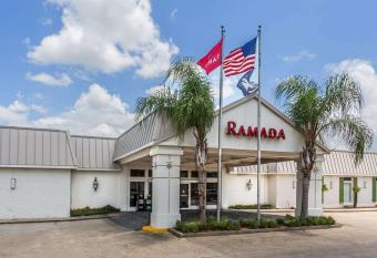 Ramada by Wyndham Houma has Smoking rooms