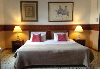 HOTEL LA POSADA DEL ZAGU  N allows 18 year olds to book a room