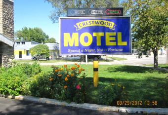 Crestwood Motel has Balcony rooms