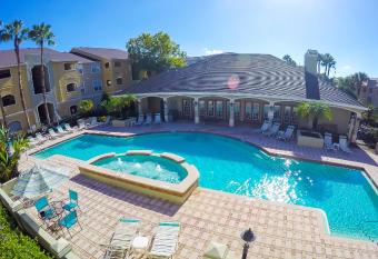 o CHARMING CONDO MINUTES FROM GORGEOUS CLEARWATER BEACHES o has Balcony rooms