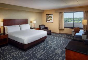 DoubleTree by Hilton Boston North Shore has Balcony rooms
