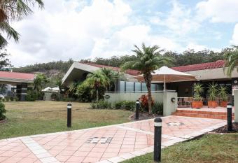 Salisbury Hotel Motel allows 18 year olds to book a room