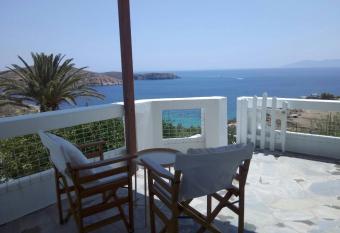 Chez Semiramis Sunrise Serifos 11 persons allows 18 year olds to book a room