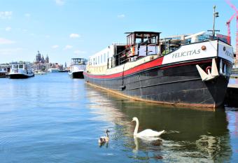Felicitas has Balcony rooms