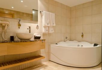 Spa Hotel Belchin Garden has Balcony rooms