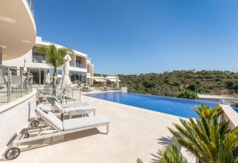 Caneiros Luxury House & Suites has Balcony rooms