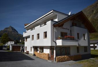Adamsberg has Balcony rooms