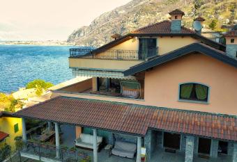 B&B Villa Anita has Balcony rooms