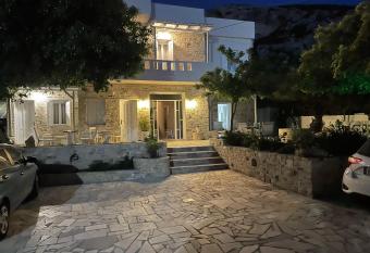 Villa Sylvia allows 18 year olds to book a room