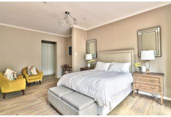 The Good Host has rooms with a private hot tub