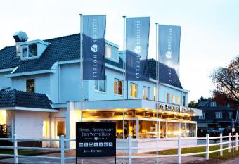 Fletcher Hotel-Restaurant Het Witte Huis allows 18 year olds to book a room