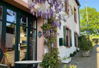 Ferienweingut Matthias L  wen has Balcony rooms