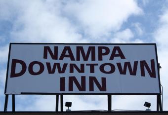 Nampa Downtown Inn has Balcony rooms