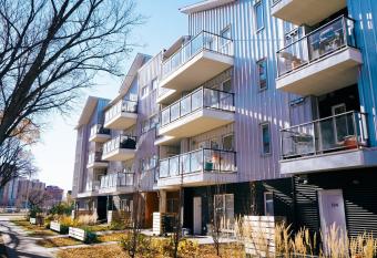 Stylish Condo Close to Royal Alex and Downtown /w Parking and Private Entrance has Balcony rooms