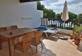 Apartamentos Parque Mar allows 18 year olds to book a room