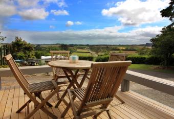Kereru Cottage has Balcony rooms