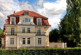 Hotel Dirks am Schloss has Balcony rooms