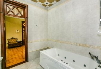 Apartment near Metro Nizami has rooms with a private hot tub