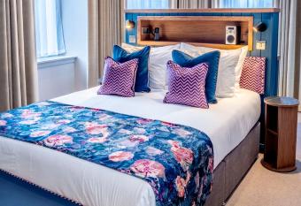 Star Hotel Kingussie allows 18 year olds to book a room