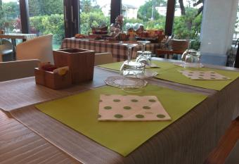 Albergo Ai Sapori has Balcony rooms