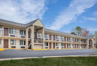 Super 8 Burlington NC has Smoking rooms