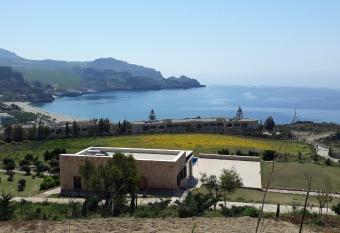 Zefyros Studios has Balcony rooms