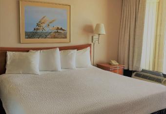 Four Sails Resort has rooms with a private hot tub