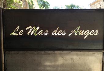 LE MAS DES AUGES allows 18 year olds to book a room