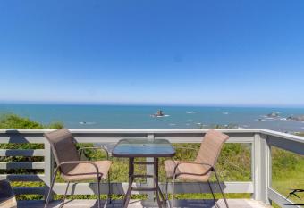 Trinidad Vacation Rental Sleeps 4 has Balcony rooms