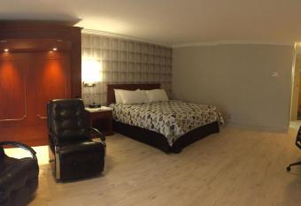 Amosph  re Complexe has rooms with a private hot tub