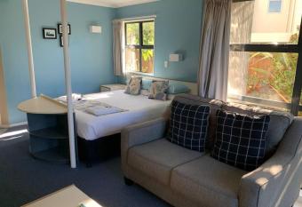 Wrights by the Sea Motel has Balcony rooms