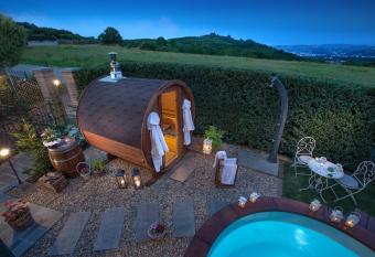 Roncaglia Suite has Balcony rooms