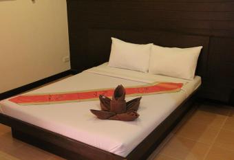 Baan Vor. Sumongkol Service Apartment has Balcony rooms