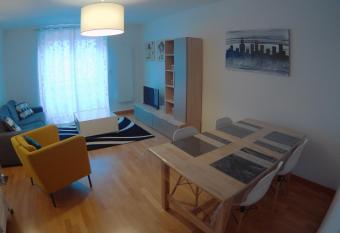 All  es d Etigny T1Bis 41 m2 1 chambre 4 couchages 200 m de la Cr  maill  re Express 400 m des Thermes has Balcony rooms