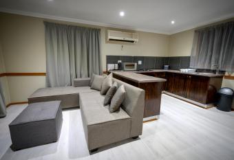 Bains Lodge has Balcony rooms