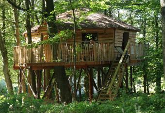 B&B La Cabane du Bois Dormant allows 18 year olds to book a room