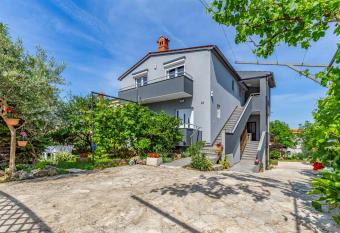 Apartment Lorencin Milka has Balcony rooms