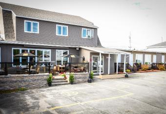 H  tel   cono-One allows 18 year olds to book a room