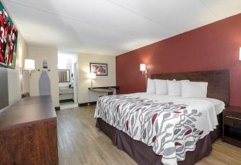 Red Roof Inn Fredericksburg North has Smoking rooms