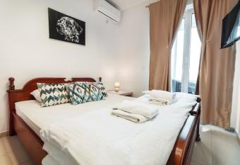 Villa Merci Budva has Balcony rooms