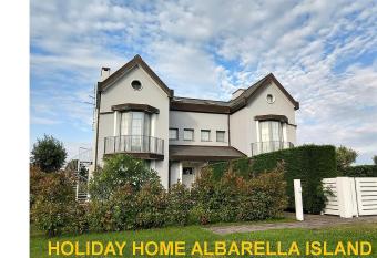 HOLIDAY HOME ALBARELLA ISLAND has Balcony rooms