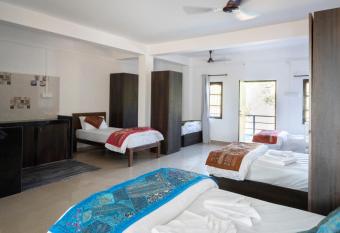 de LAVENDER HOSTEL has Balcony rooms