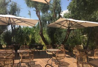 Avocado H  tel Restaurant has Balcony rooms