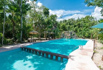 Jolie Jungle Eco Hotel allows 18 year olds to book a room