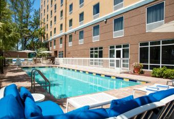 Hampton Inn Hallandale Beach-Aventura allows 18 year olds to book a room