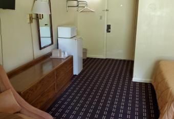 Dollar Inn has Smoking rooms