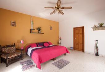 Hostal Galerie allows 18 year olds to book a room