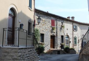 Montegiardino Albergo Diffuso allows 18 year olds to book a room