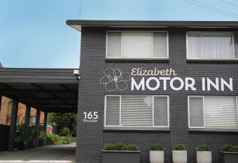 Elizabeth Motor Inn allows 18 year olds to book a room